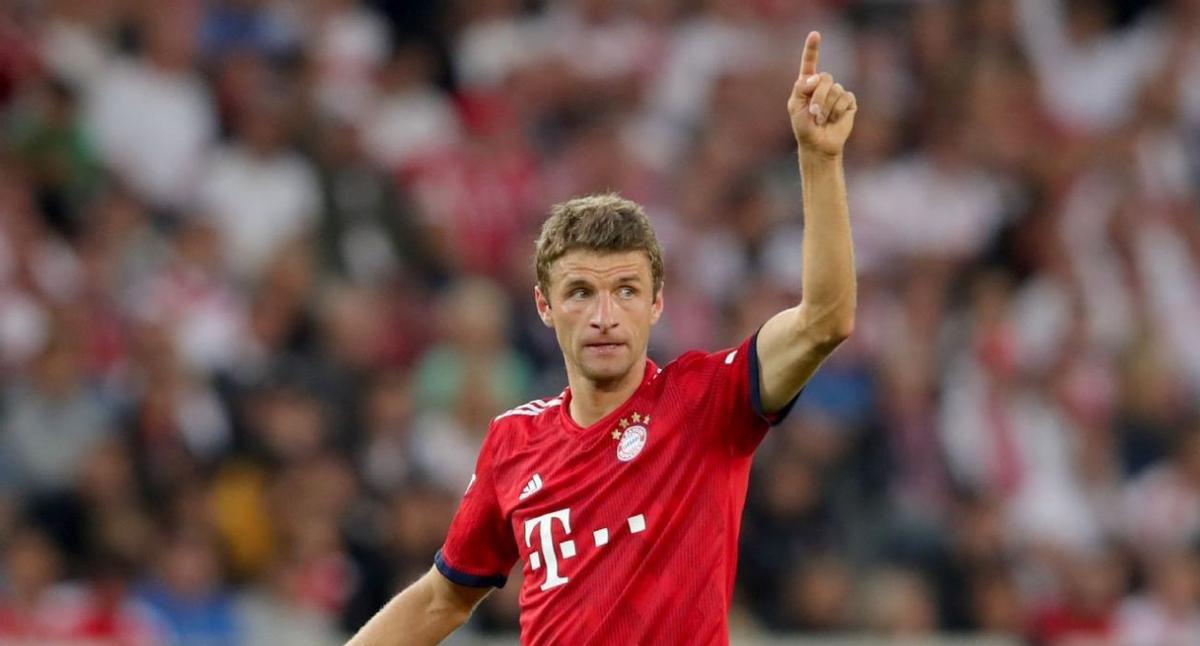 托马斯穆勒拜仁701场,莱万戴帽拜仁贝利穆勒