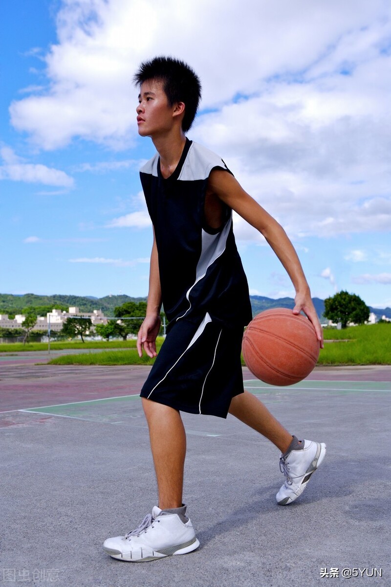 小学生篮球基本功训练顺序图,篮球运球基本功教学从零开始