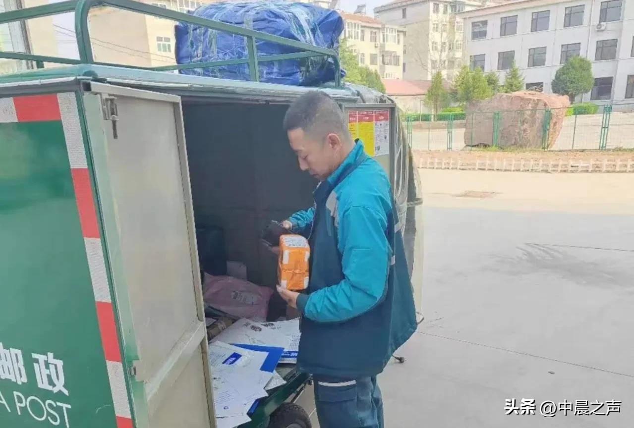 十七载风雨投递路平凡坚守——记壶关县邮政分公司投递员胡晓亮