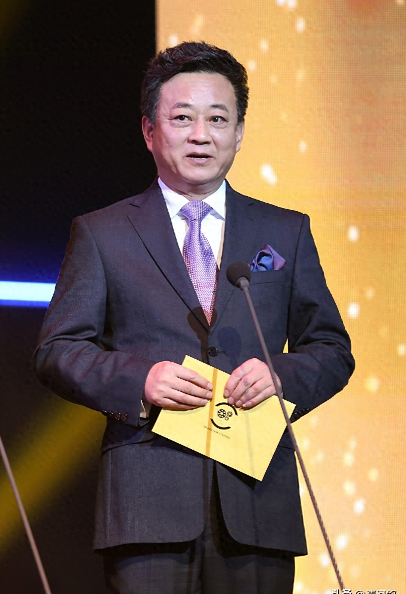 明星主持人朱军简历,央视著名主持人朱军生平简介