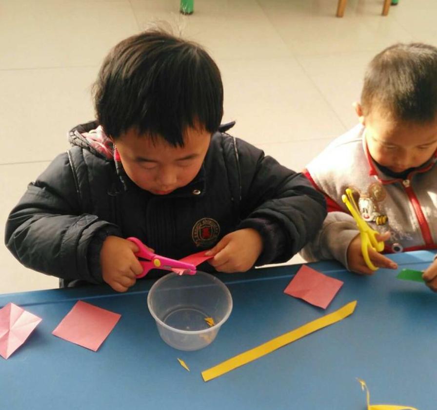 宝宝几岁开始学背诗,幼儿园提前背古诗