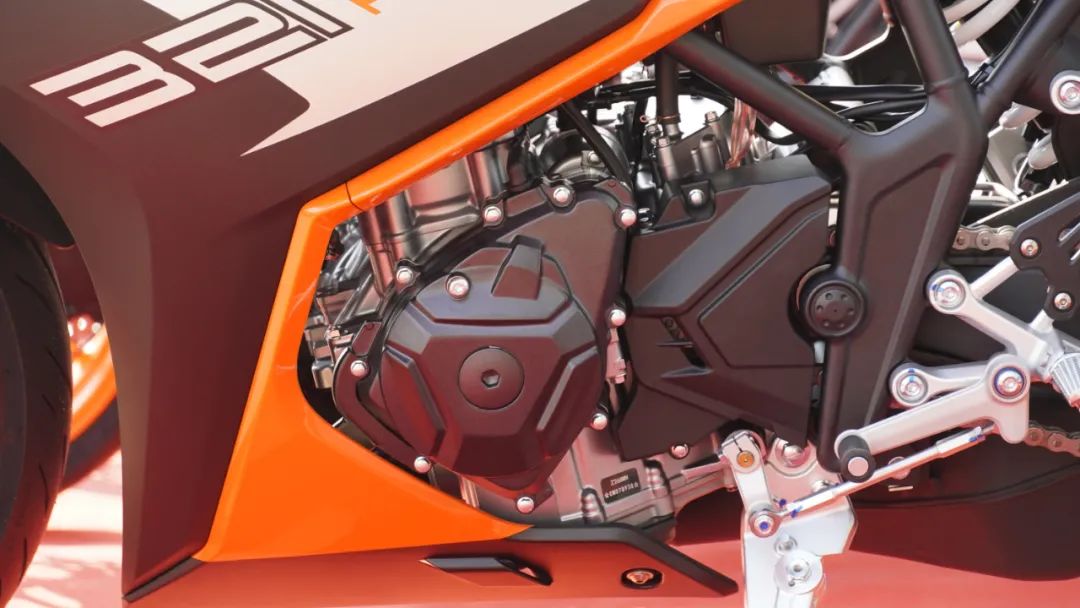 凯越321逆向研发雅马哈r3发动机,雅马哈r3座高170