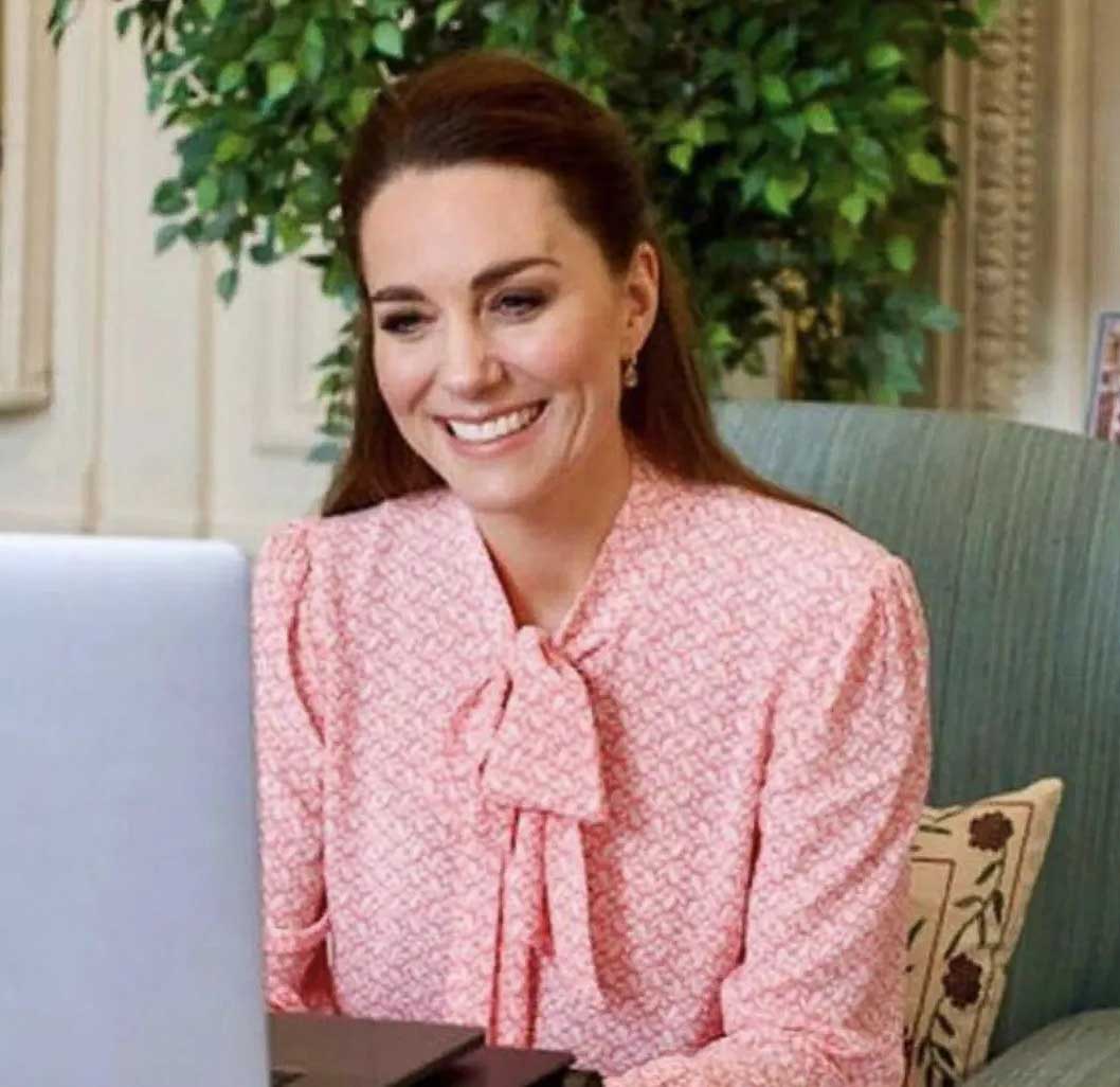 成*女熟**性也能轻松驾驭的色彩丨胜利粉~速速穿起来