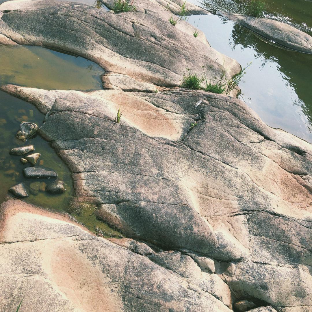 木兰风光好去处•达人带你去旅游|山环水绕清流如带——张洋村，一个藏在新县里的小村庄