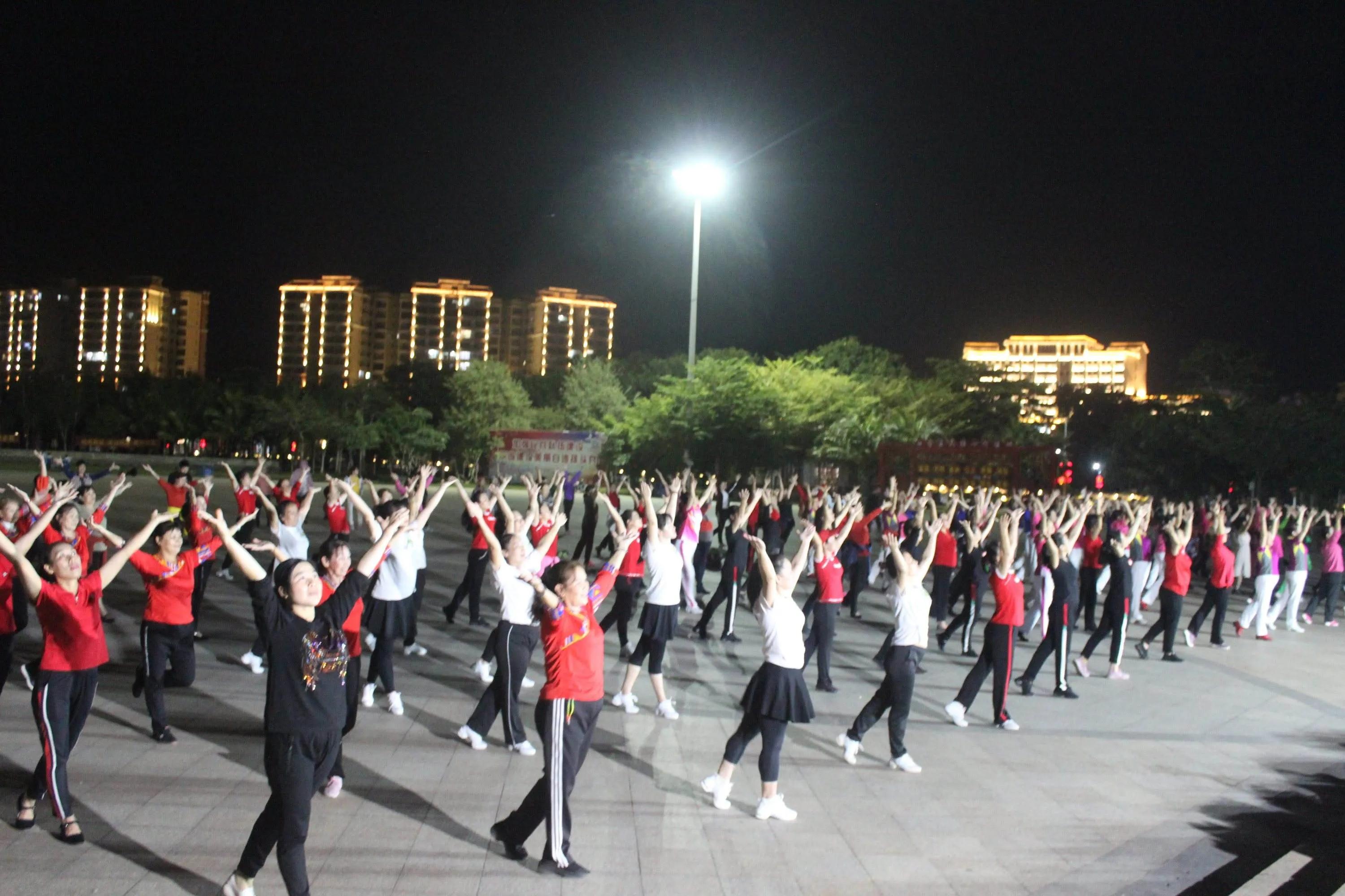 吐舌健身舞来源,吐舌广场舞