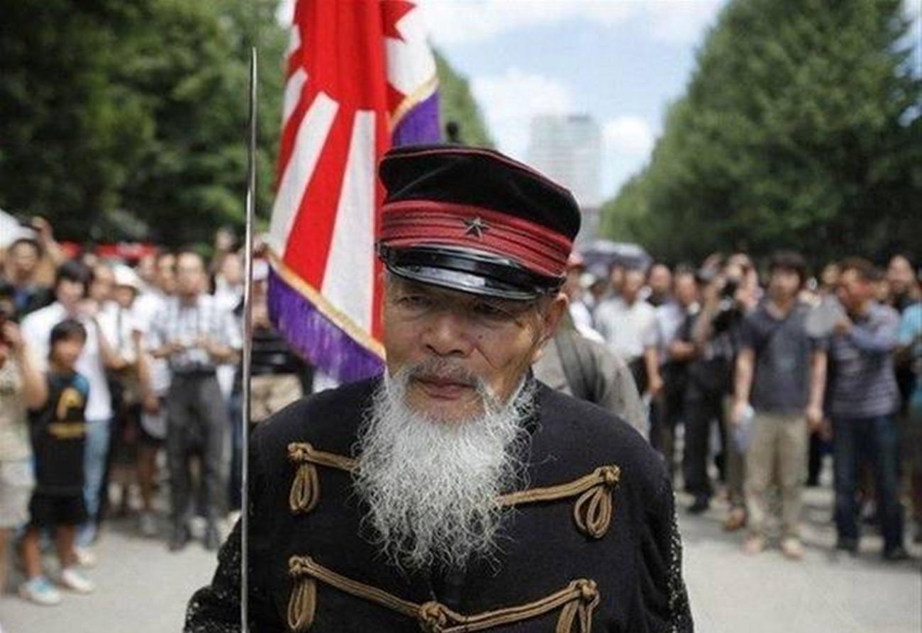 2004年，一位日本老兵来到黑龙江，指着地面：下面有一百多箱*药弹**