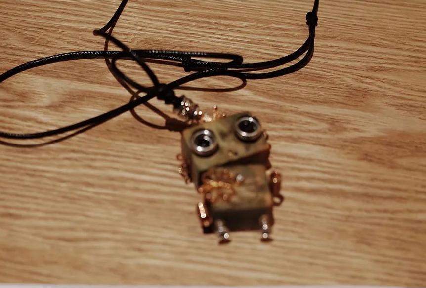 我穿着防爆服被观众暴打,但演出不能停