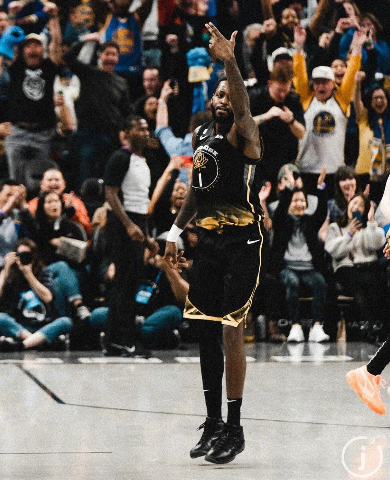 NBA球员上脚:欧文的球鞋颜值太顶了,中国球鞋很帅气