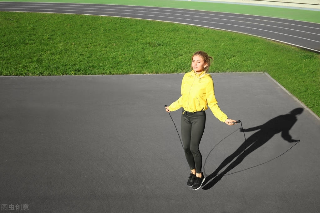 有绳跳绳和无绳跳绳的燃脂效果,跳绳励志减肥