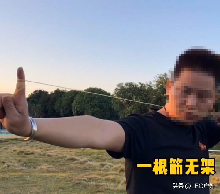 无架弹弓好玩吗,无架弹弓怎么玩儿