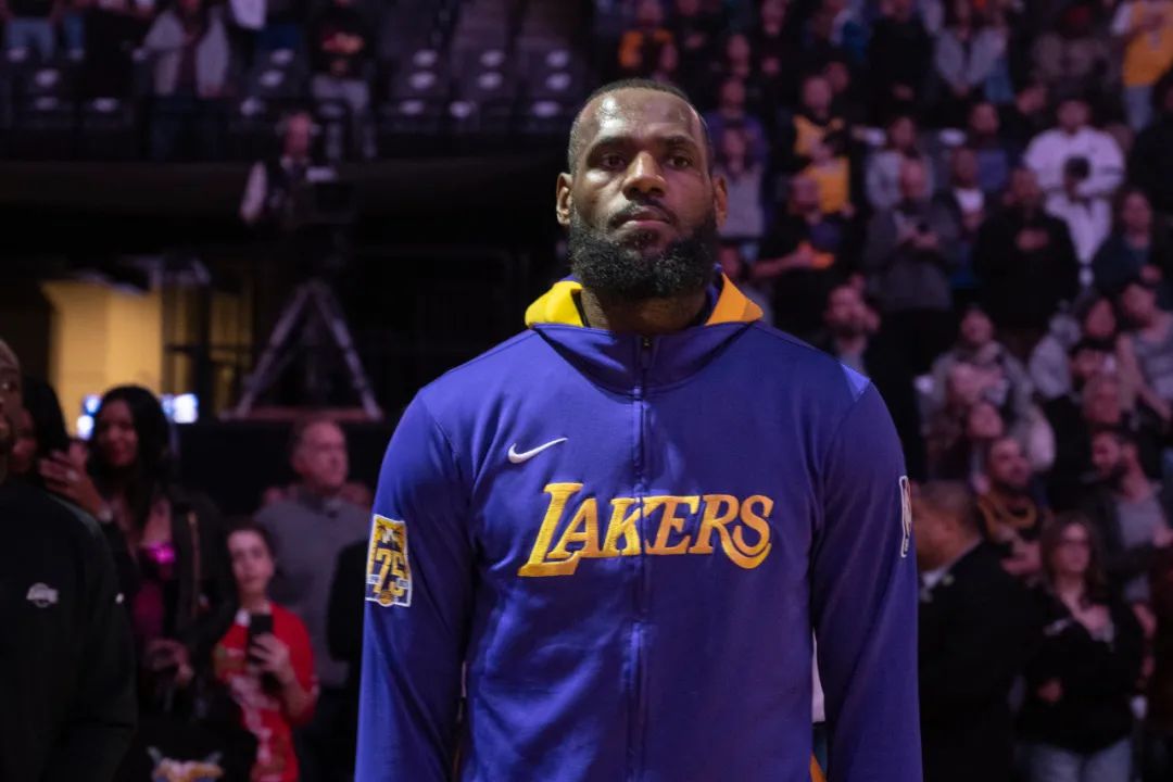 38岁的詹姆斯为什么还要努力,詹姆斯38岁还能当替补吗