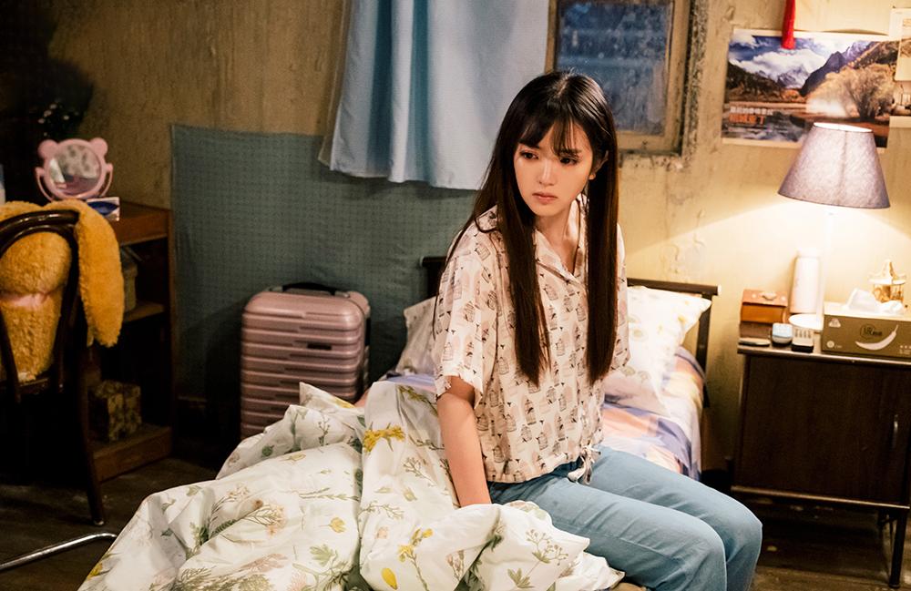 美女开奔驰收废品,90后美女废品回收开奔驰