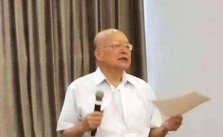 通过研究外推思想，沈清松教授，是如何解释外推与张力关系的？