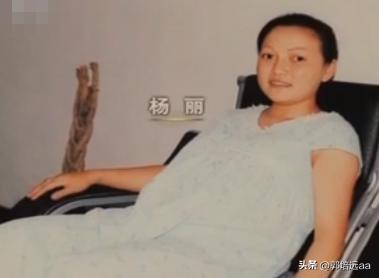 一小伙卖树叶一天挣12000,贵州女子巧用树叶赚大钱