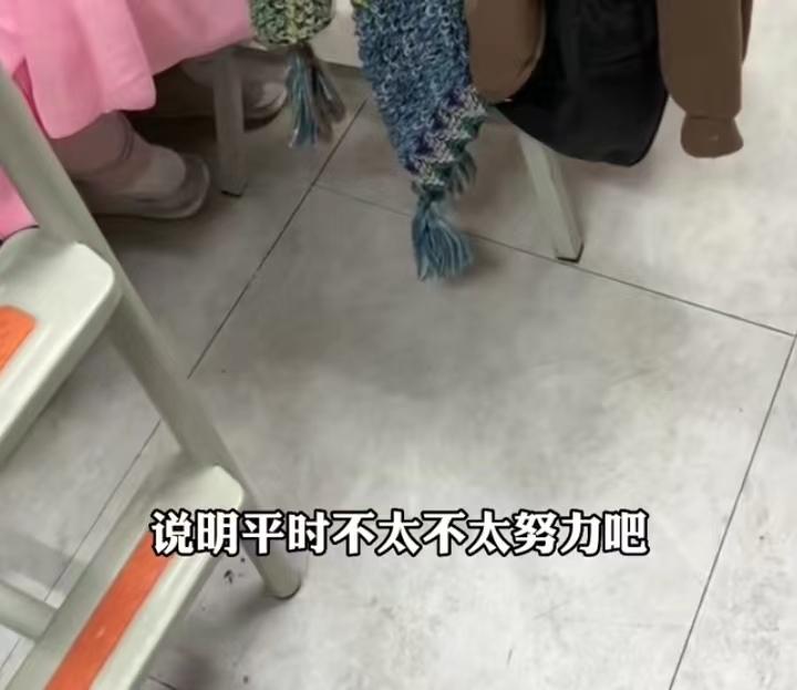 学习还分时间吗？女大学生半夜学习不让关灯，室友好言相劝反被怼