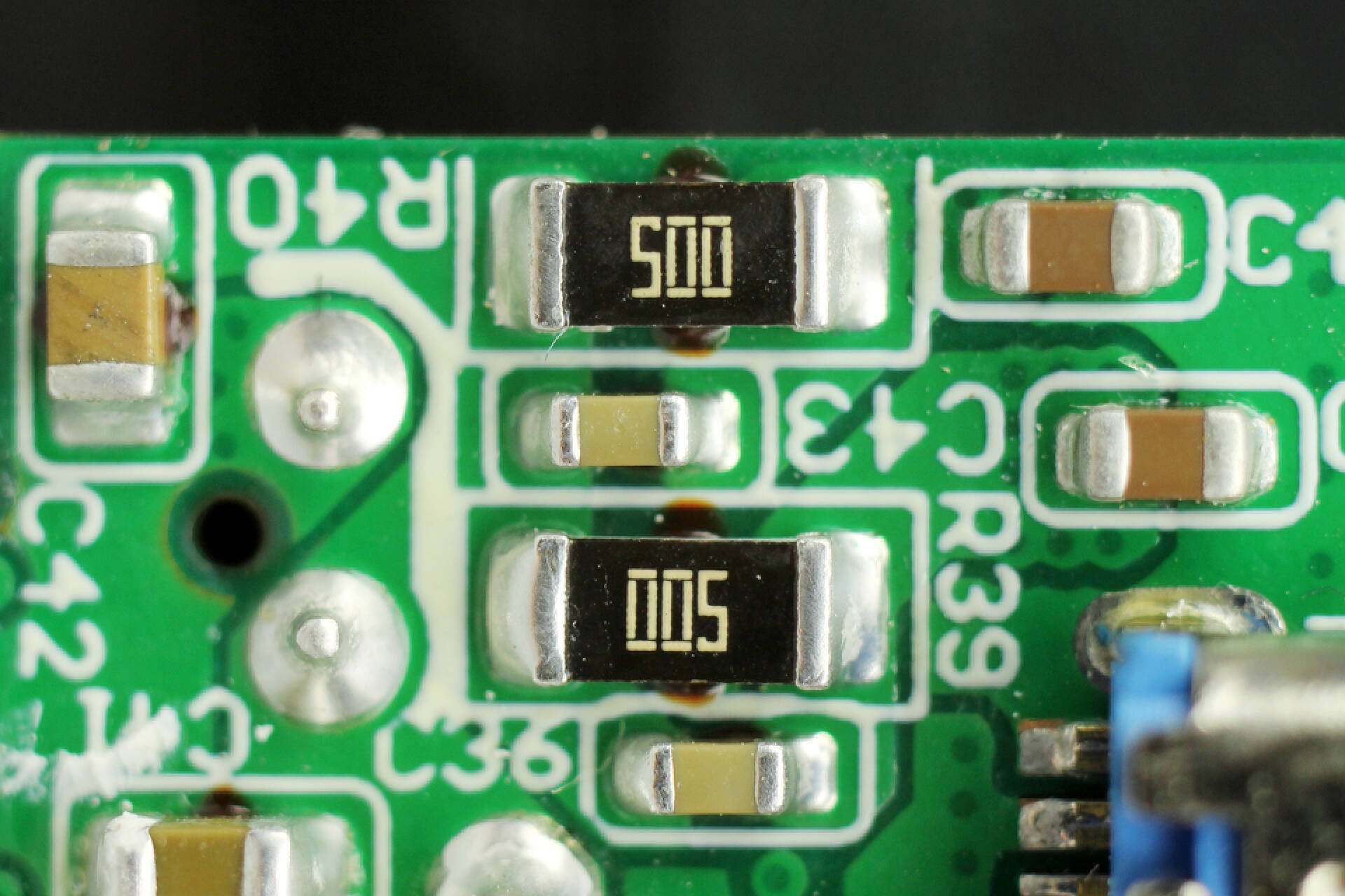 公牛新款67w快充插座拆解,公牛防过充保护插座拆解