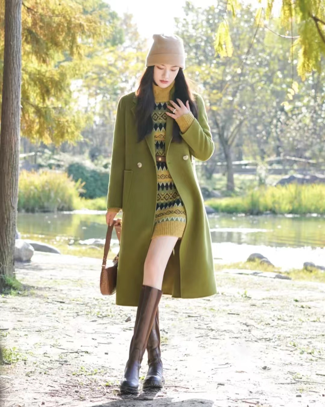 大衣搭长靴优雅阔太,大衣配长靴显矮