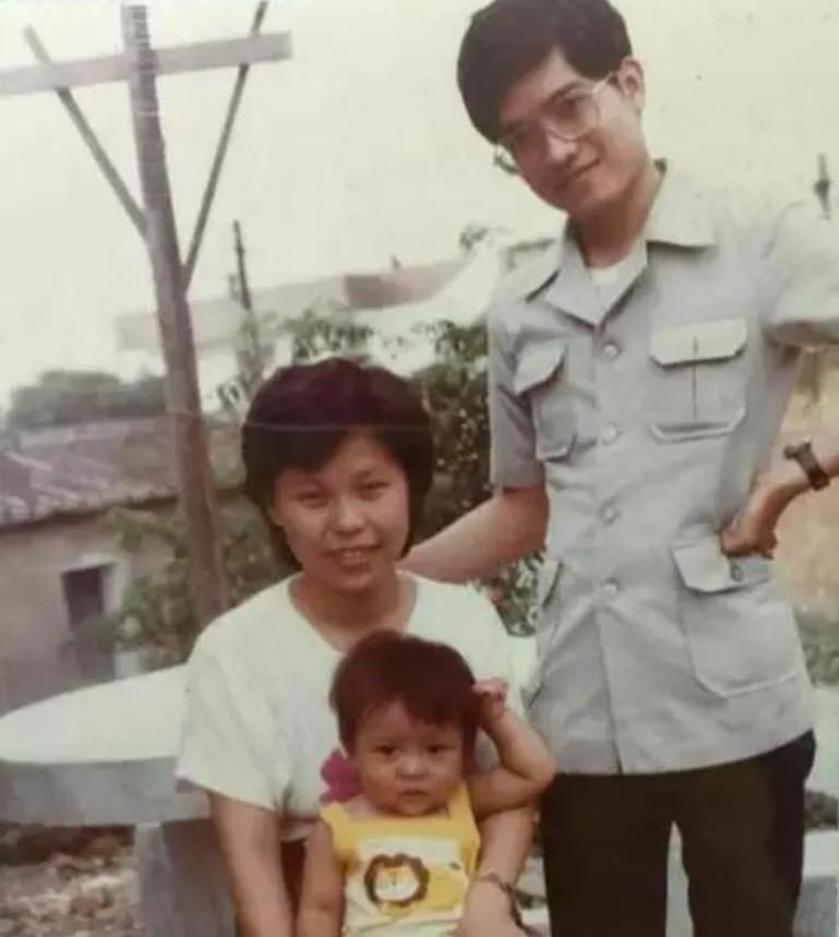 从良心经济学家到*子骗**专家，*咸平郎**如何跌落神坛？