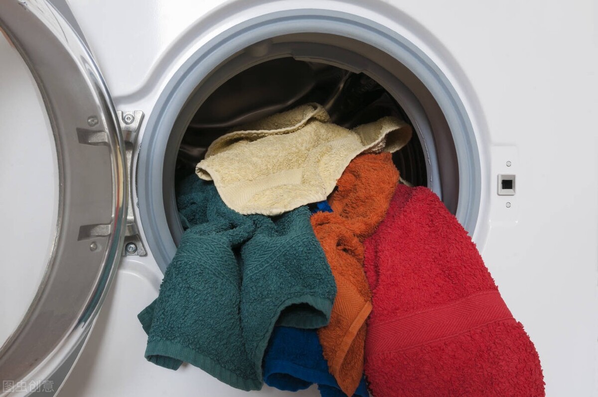 衣服洗完粘毛毛怎么去除,衣服染上脏毛怎样去除