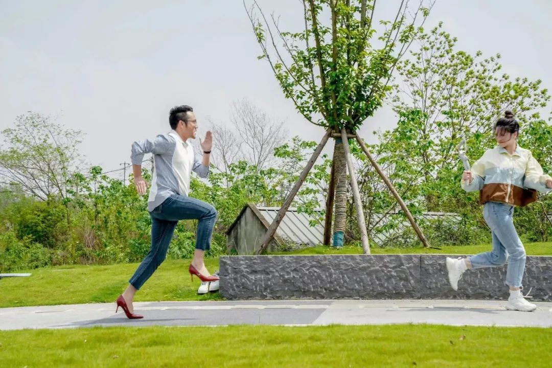 41岁大叔创业失败后穿高跟鞋火了，他做的女鞋被百万女性追捧