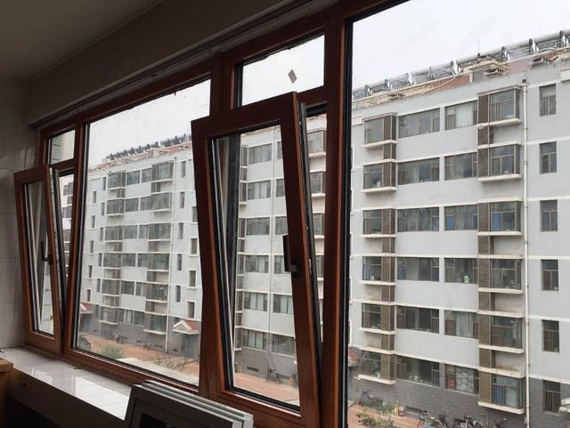 系统窗内开内倒好还是外开下悬好,内开内倒窗优缺点