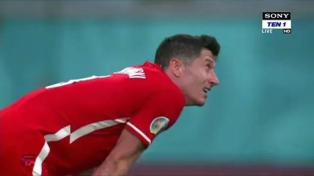 足球江湖之莱不群传：晋级不易，双标加戏，若要成功，必先自宫