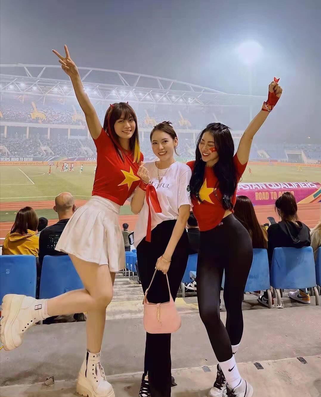 国足惨败越南球迷采访视频,国足越南球迷赛后反应