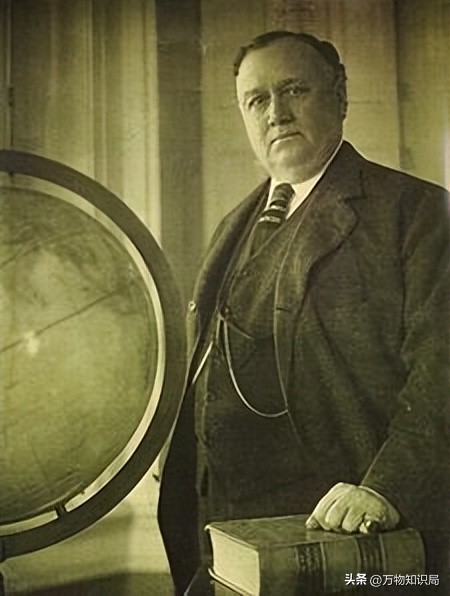 男子不听专家劝阻,花低价买下一个“大坑”,结果全家成亿万富翁