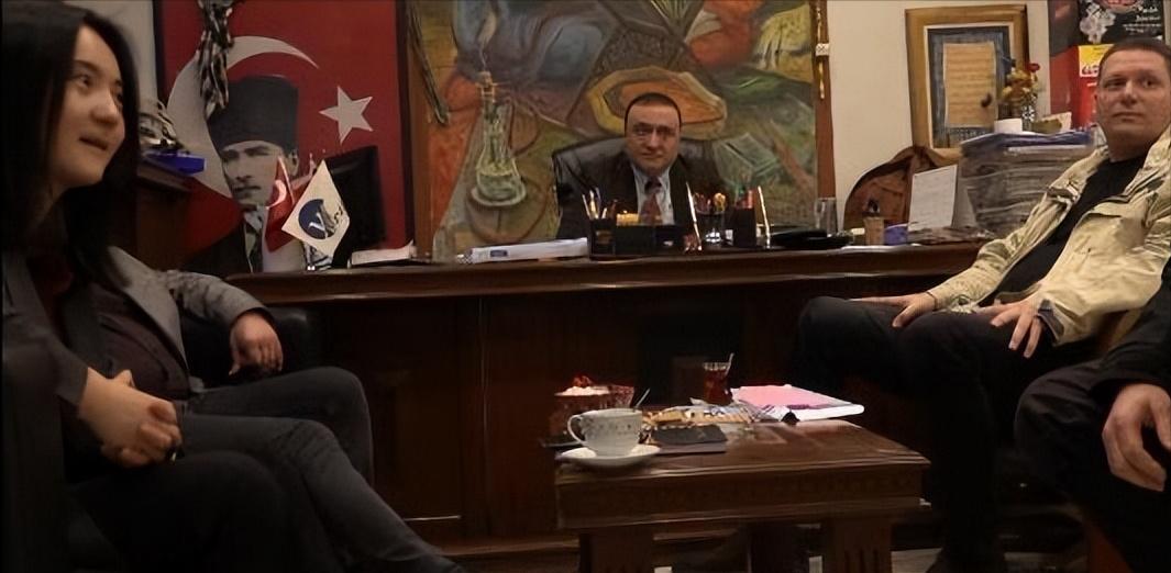 中国商人找*火军**商当保镖，花费上亿国外买口罩，结果他赌赢了