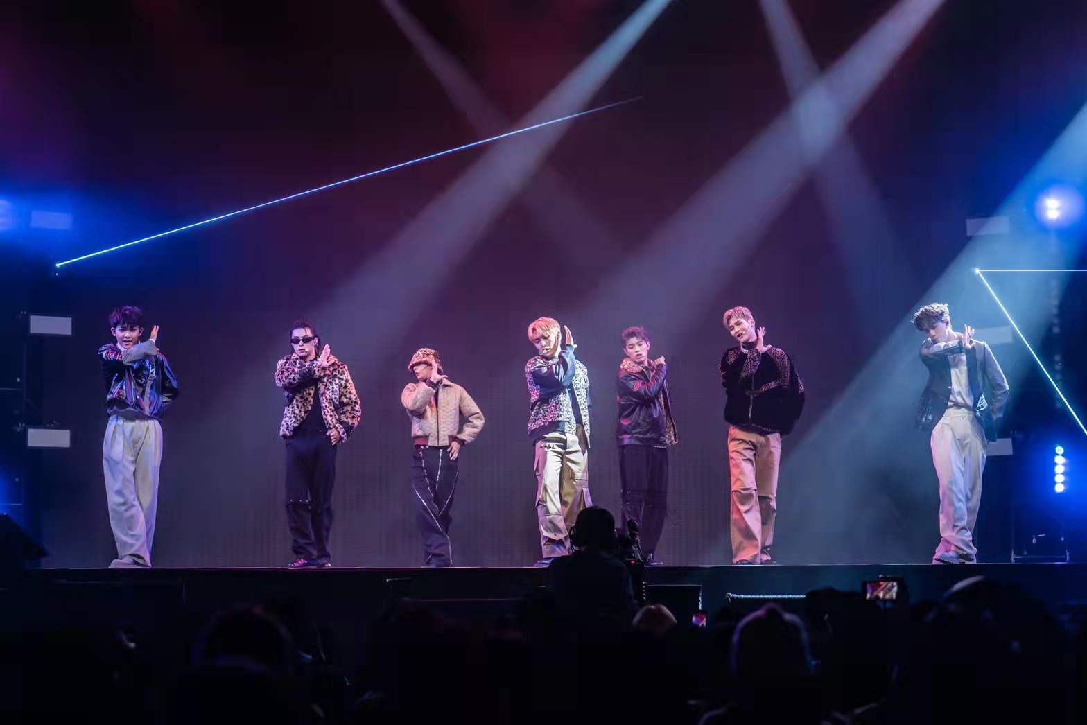 AcQUA源少年怀揣初心火爆开唱连开两天演唱会现场嗨翻