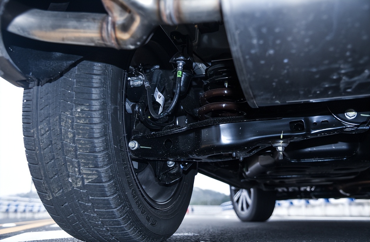 2.0第一代长安cs75值得入手吗,第二代长安cs75测试