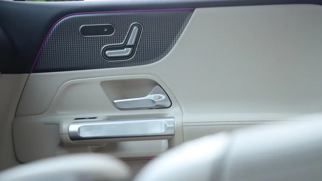 奔驰电车新能源2023款eqb落地价,奔驰eqaeqbeqc哪个大