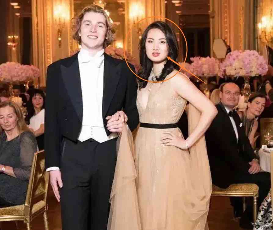 4位用钱堆出气质的二代名媛，个个富得流油，钞票与美貌成正比