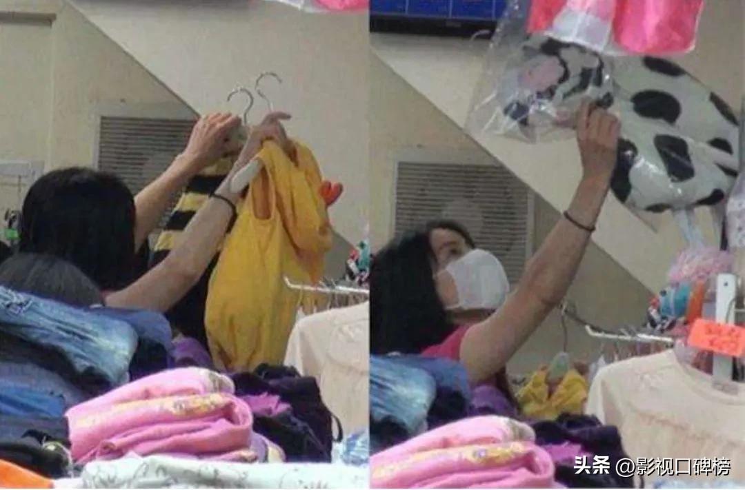 李湘全家现身英国,李湘和女儿在英国购物