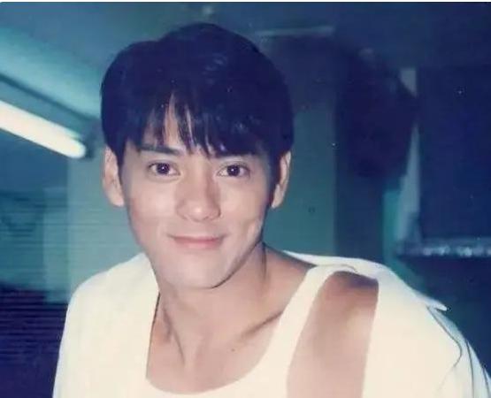 张丹峰洪欣风波后首次合体亮相,张丹峰怀柔拍戏