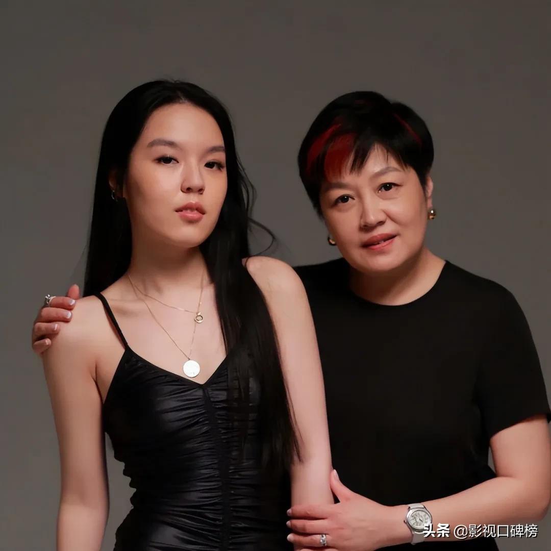 李咏女儿现在生活照片 (李咏女儿现状曝光)