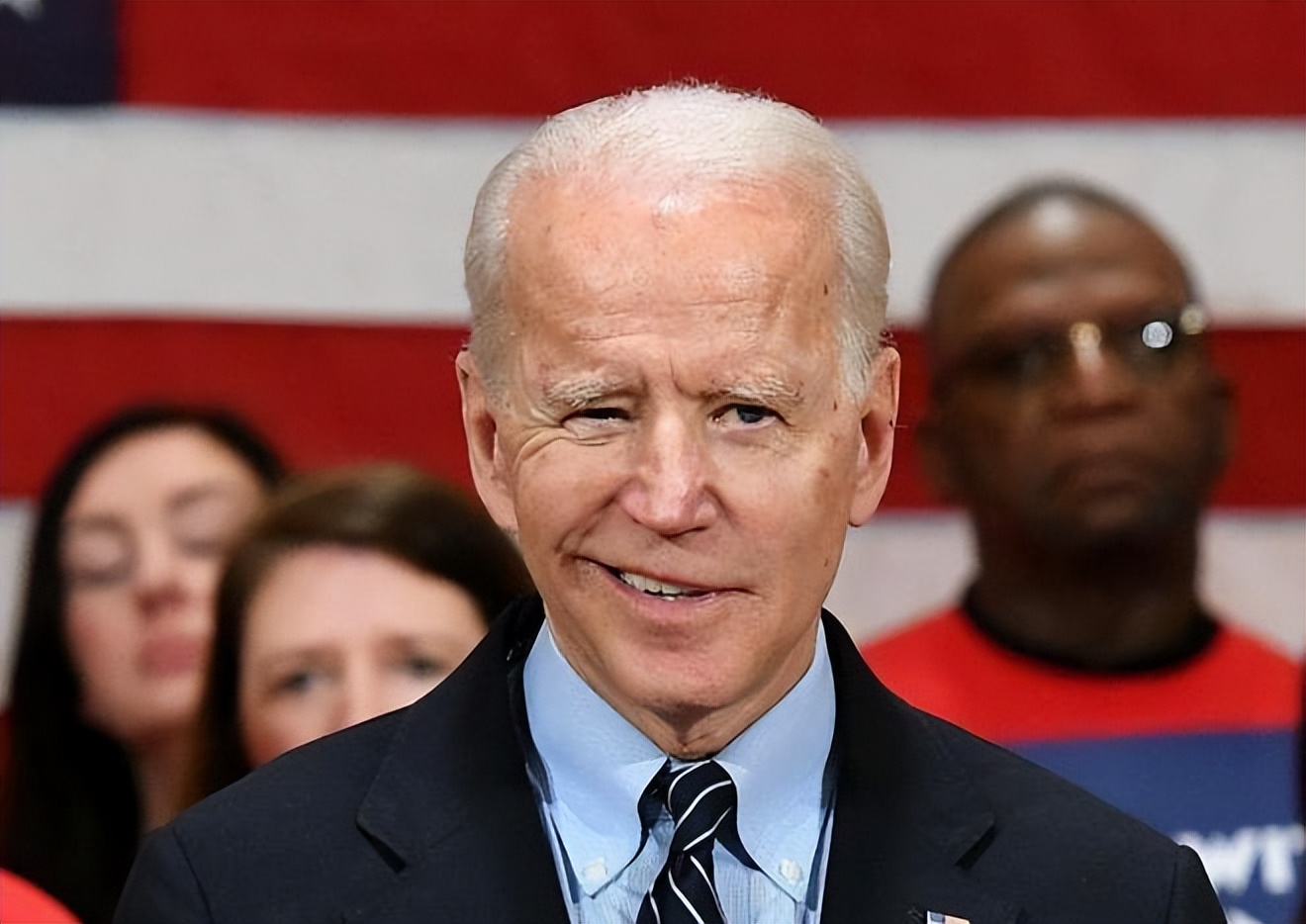 中美再度接触，秦刚只谈了30分钟就登上专机访欧，释放什么信号？