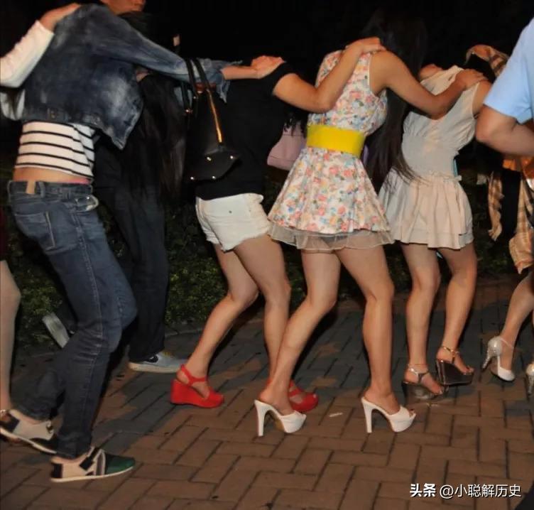 如今还存在人口*市黑**？贩卖5000万奴隶，拍卖*奴女**、卖器官实在可怕