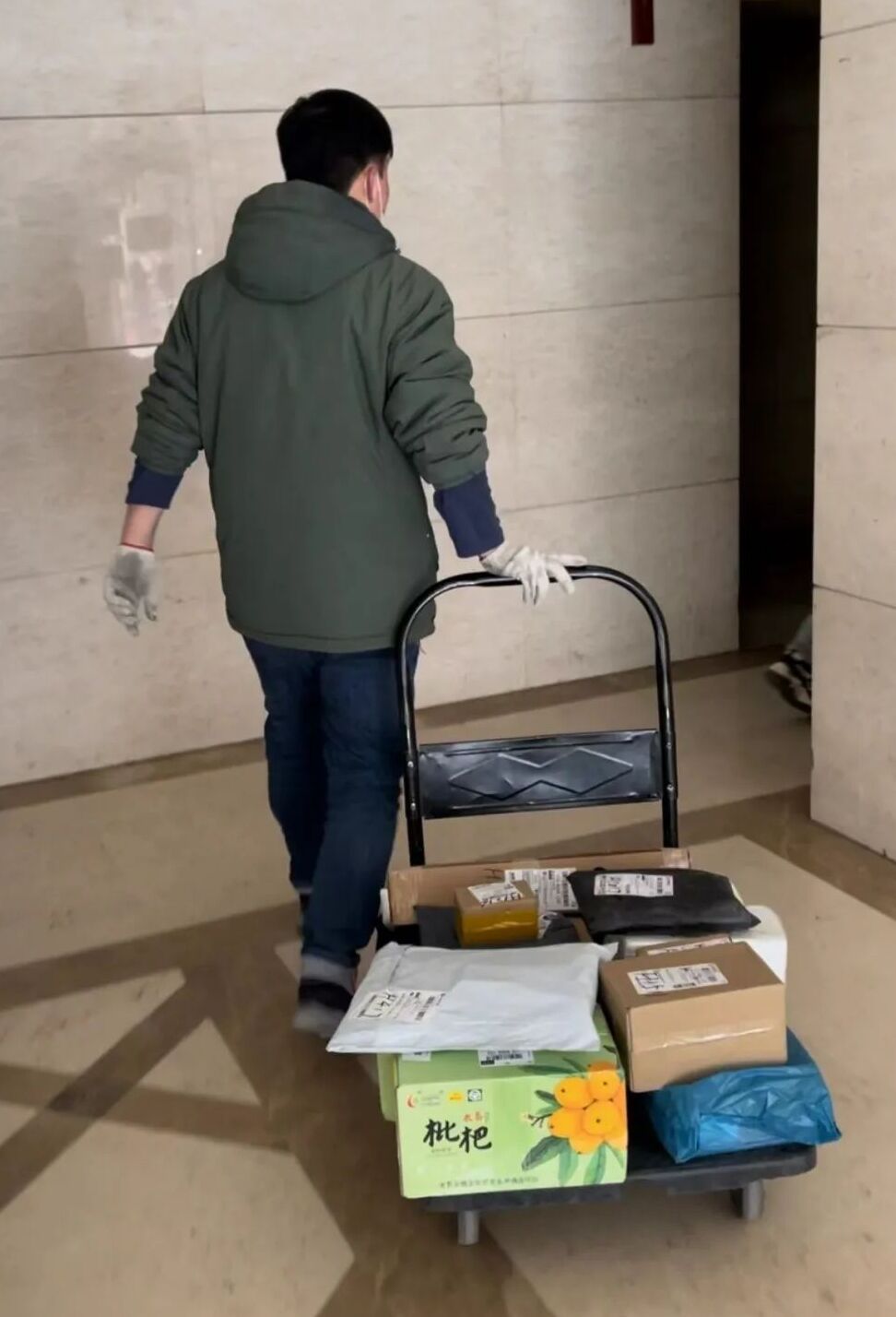 最美快递员云南,最美快递员视频