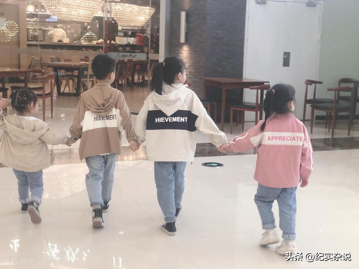 摆摊卖炒饭一年赚10万方法,一位平民女士靠卖炒饭创业成功