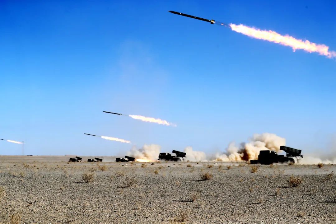 邱少云的一生视频简介,邱少云不同时间的事迹