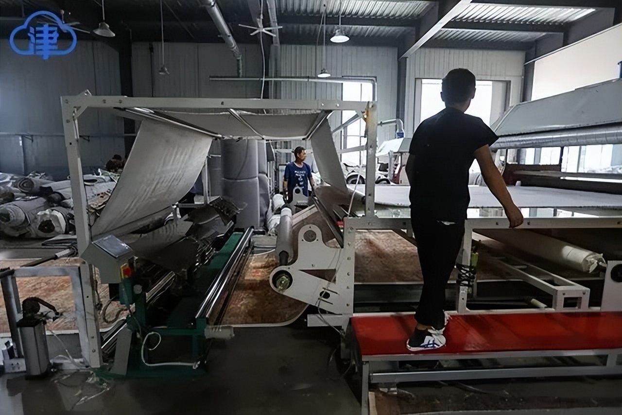 这件让年轻人不再空虚的单品，80%来自天津的一座小镇