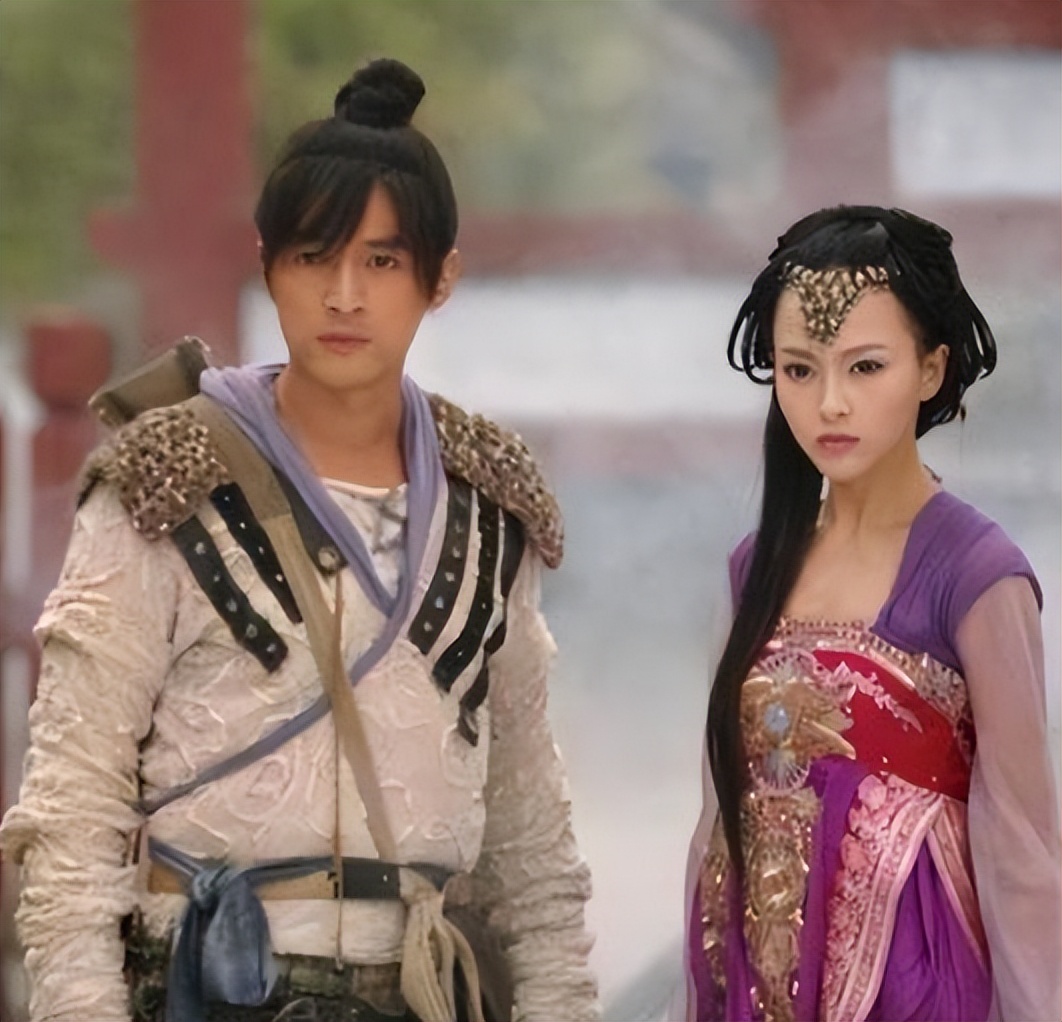 唐嫣用万元手机壳引巨大争议,唐嫣用4万块钱买一个手机壳