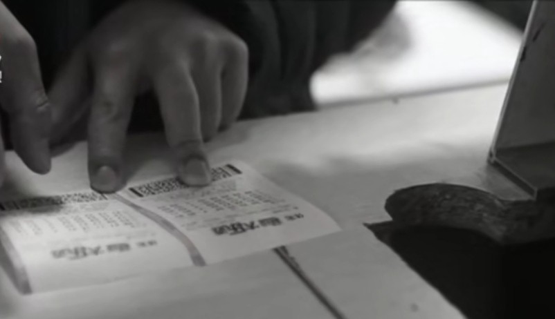 男子买彩票喜中1000万领奖变24亿,买彩票中18万判几年