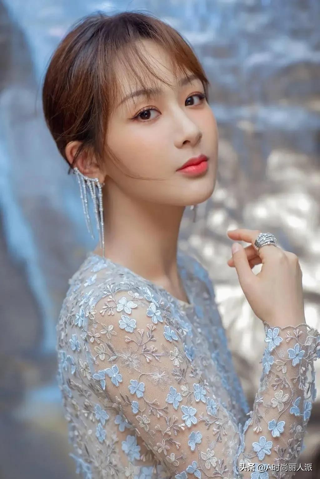 杨紫的惊艳写真照,杨紫牛仔短裤写真照片