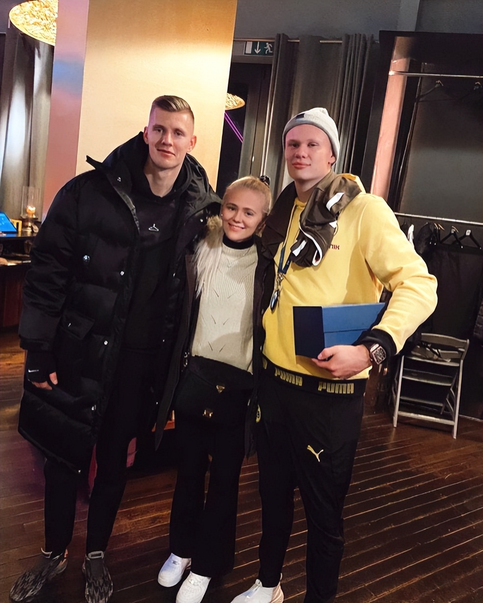 哈兰德生活大揭秘，在家喜欢波点套装，哥哥妹妹都是高颜值