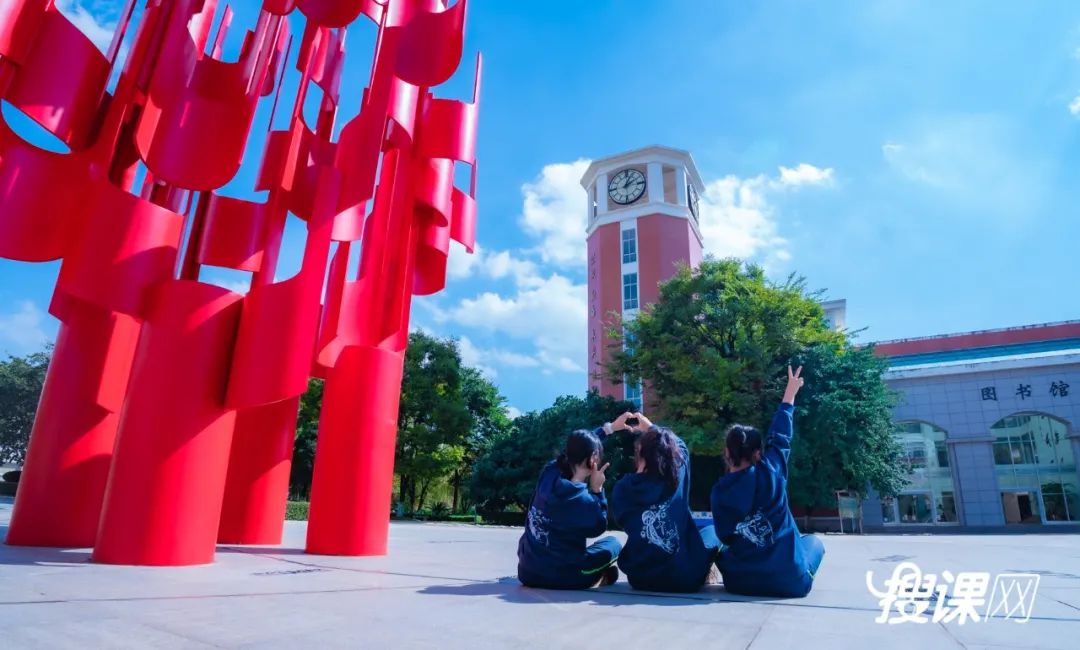 秋季限定|昆明九所学校，送你诗意校园里的一抹金