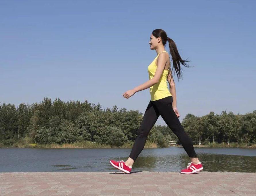 每天慢走1万步，能消除脂肪肝吗？提醒：这样锻炼，效果可能更好