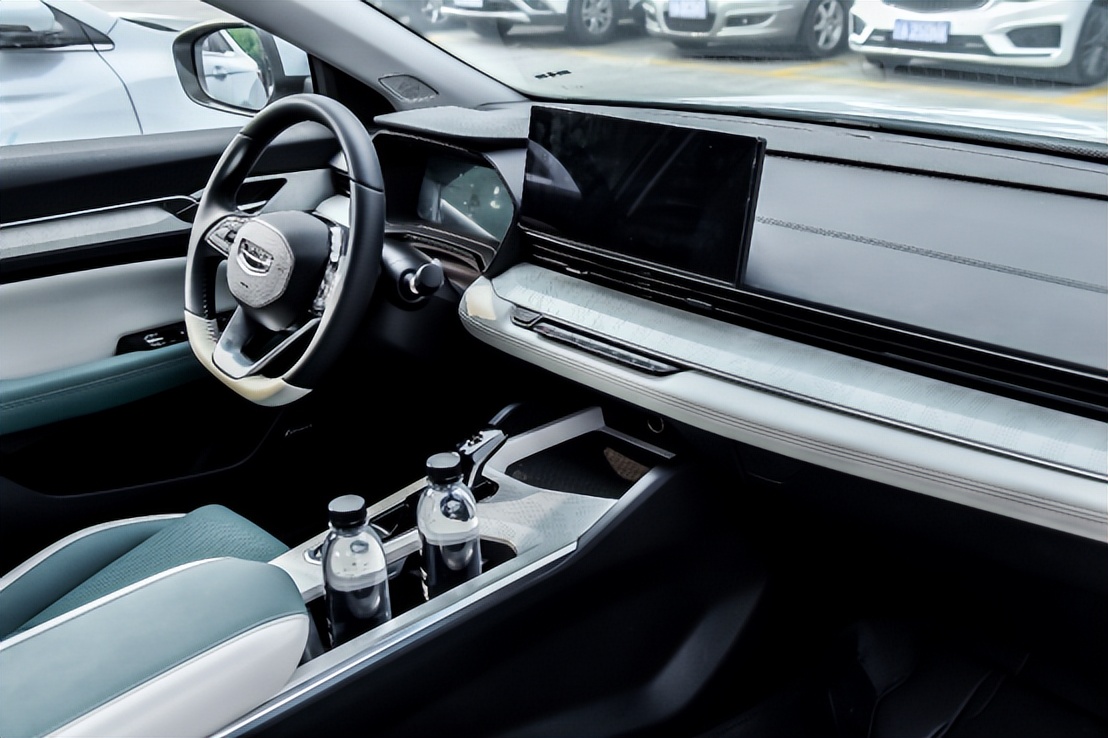 新款吉利帝豪雷神l混动试驾视频,吉利帝豪l雷神hi-p卓越型试驾