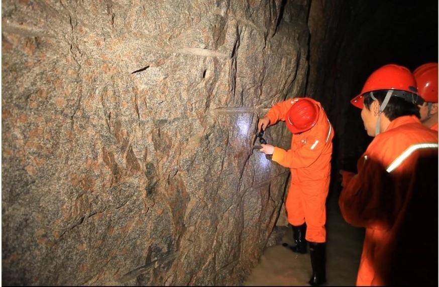 黄金是怎么出现在地球上的,黄金是怎么来的